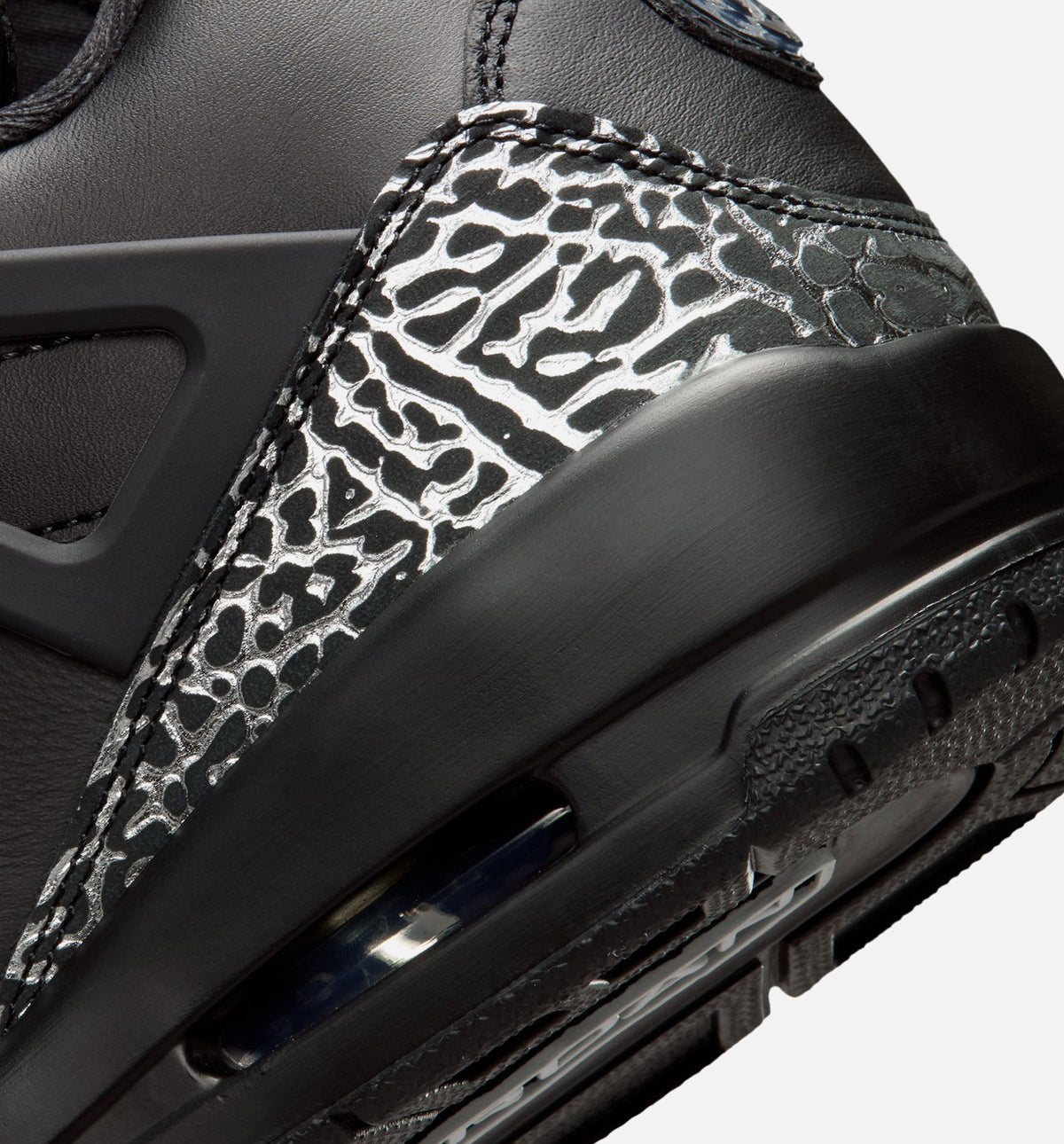 Spizike Low Men's Basketball Shoes - Black / Black / Metallic Silver