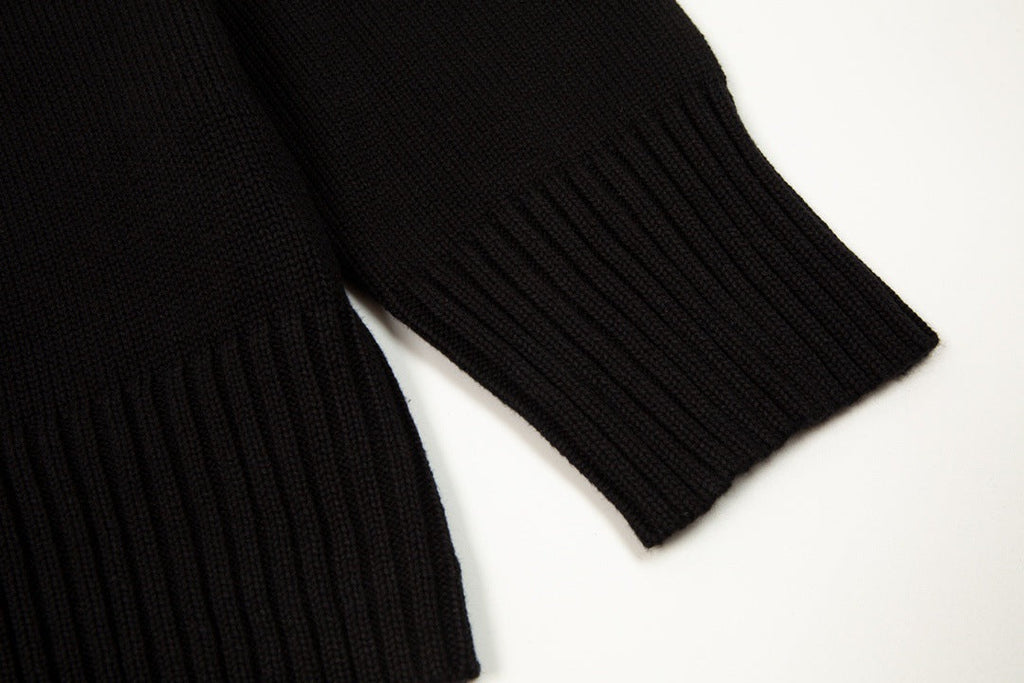 HEART SWEATER BLACK (UNISEX)