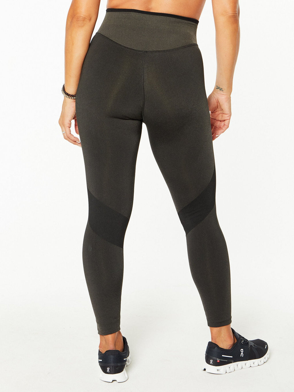Seamless Mesh Train Tight 25in
