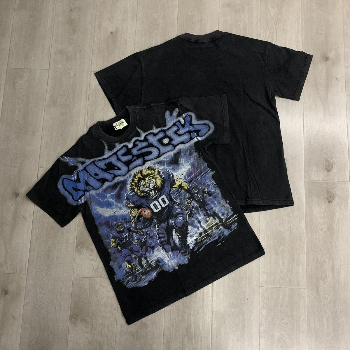 MAJESTIK Football Lion Graphic T-Shirt