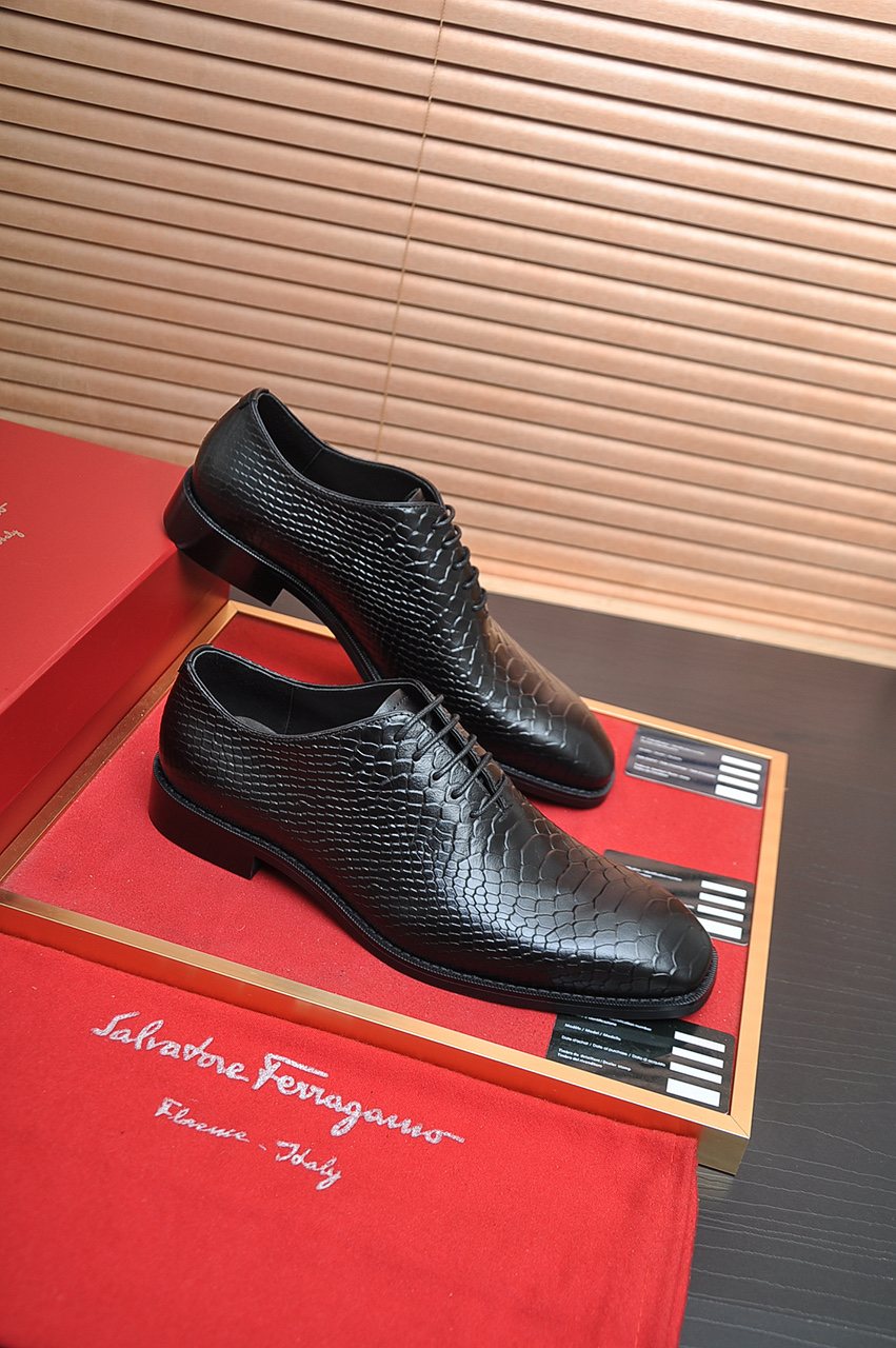 Ferragamo Black Textured Lace-Up Dress Shoes