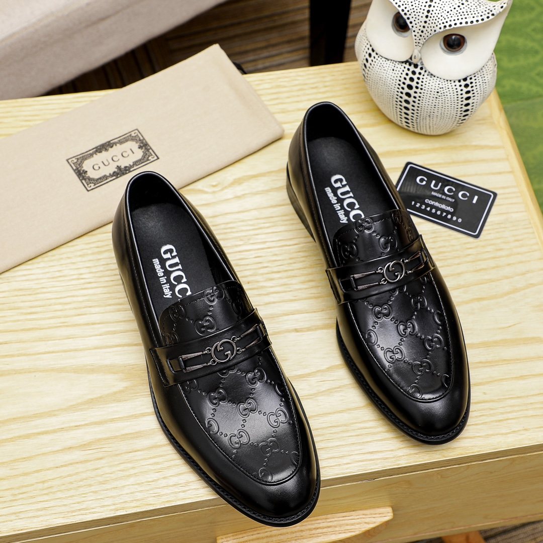 Gucci Black Textured Slip-On Loafers